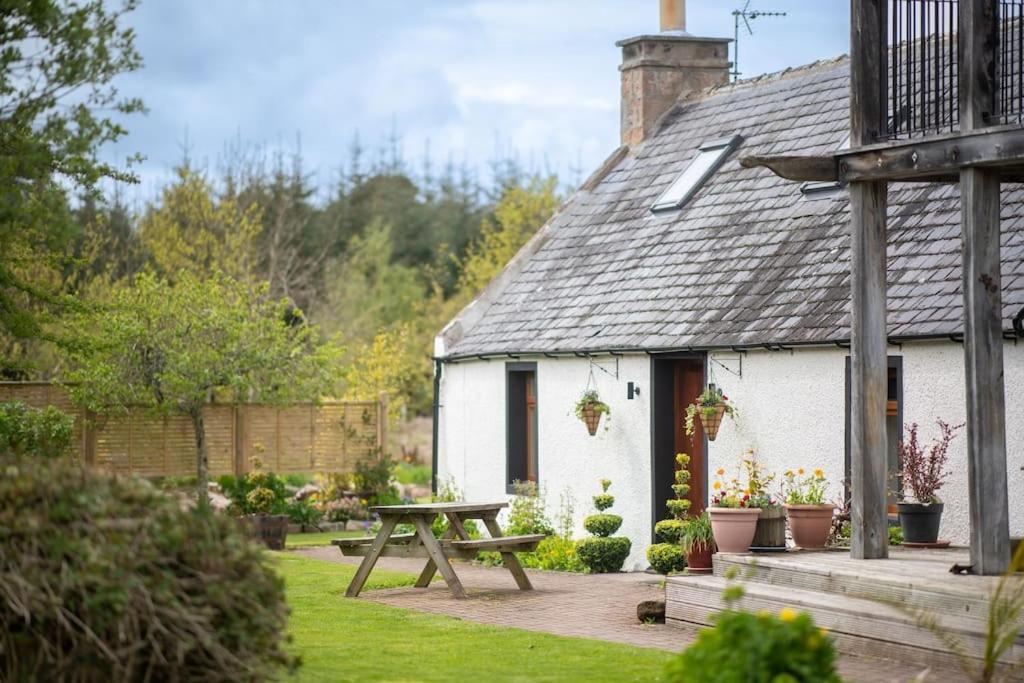 Cosy & Rustic Retreat - Woodland Cottage. Нэрн Экстерьер фото