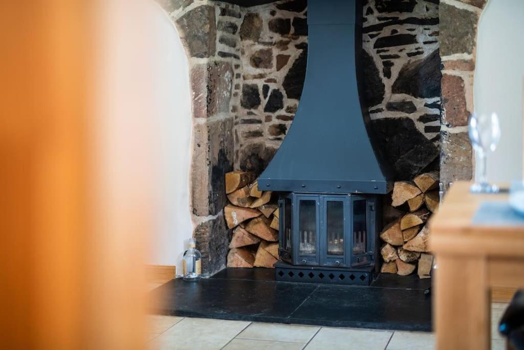 Cosy & Rustic Retreat - Woodland Cottage. Нэрн Экстерьер фото